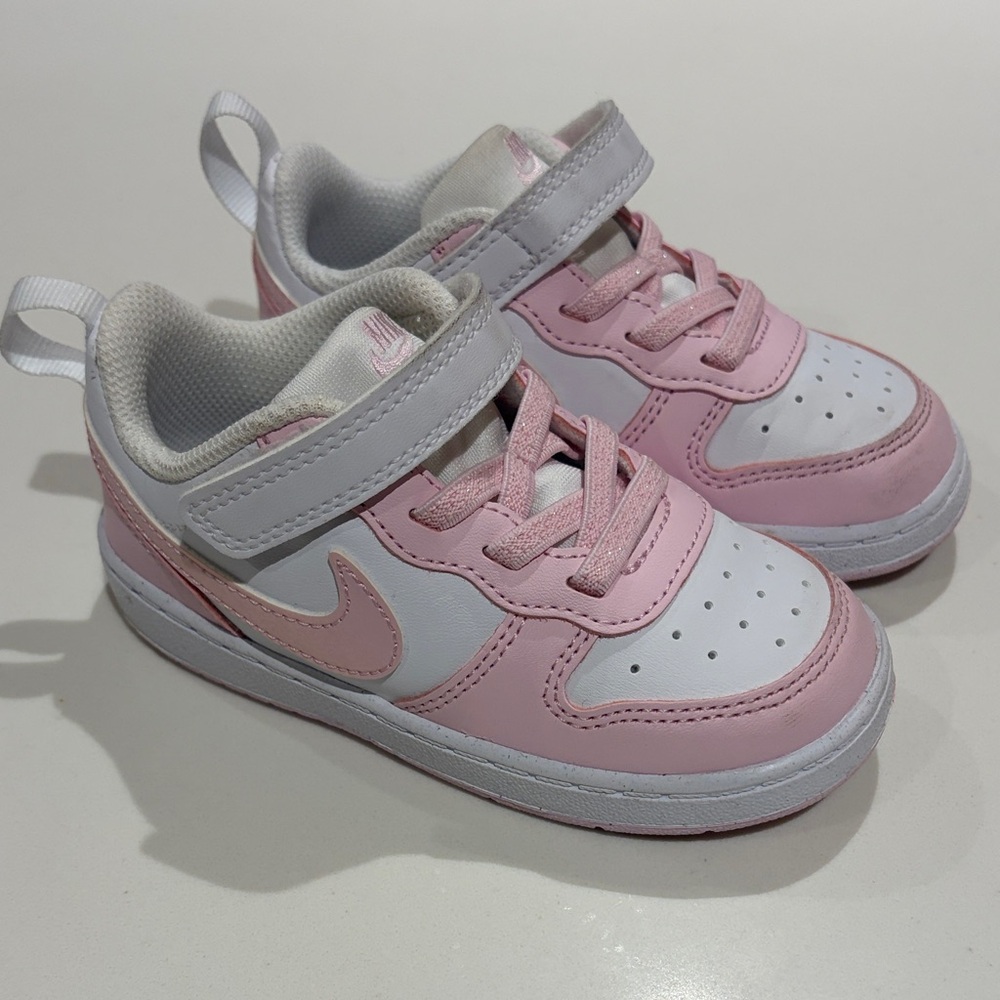 Nike Kids Sneakers in Pink and White